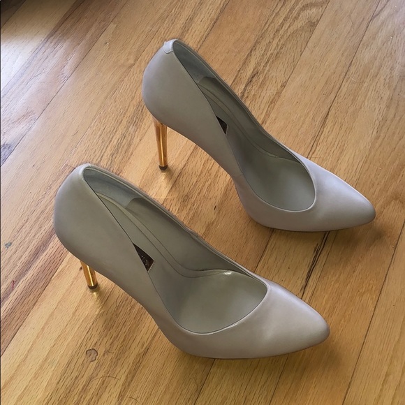 NEW BCBG Max Azria Nude Heels - Picture 2 of 4